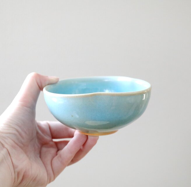 SALE】水色釉薬の三つ葉小鉢 | iichi 日々の暮らしを心地よくする