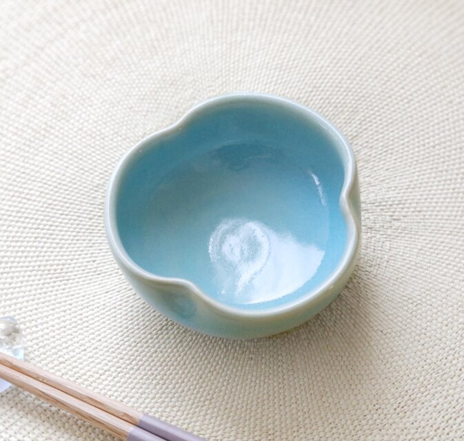 水色釉薬の三つ葉小鉢 ＊ smallサイズ