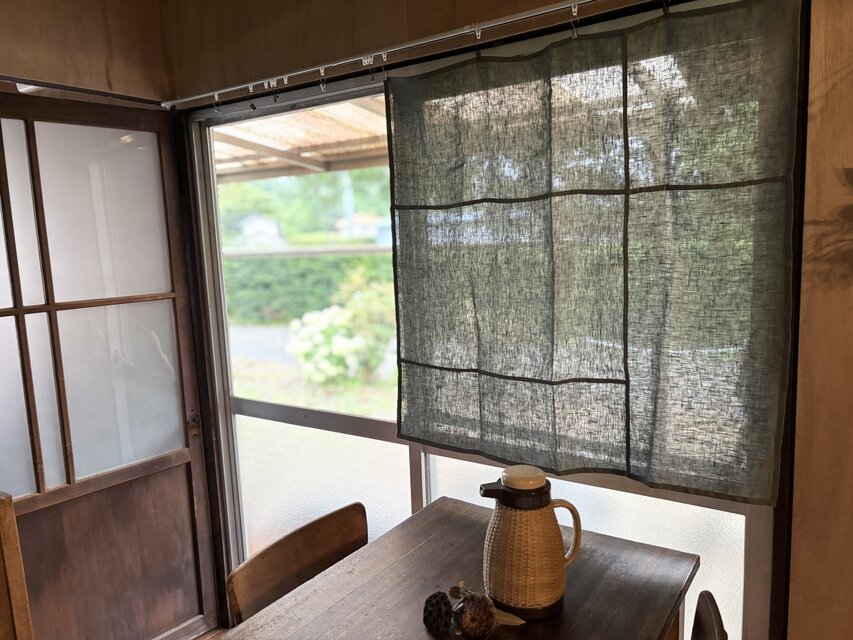 森にすこし似ている布｜深緑リネンのつぎはぎクロス（90×90）