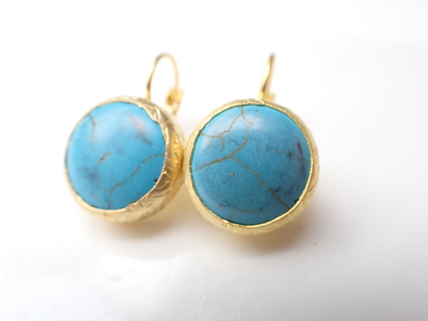 新作「Turquoise」の世界でひとつの天然石ピアス