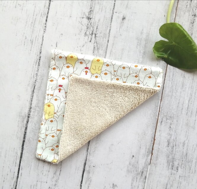 ヒヨコたくさん　ガーゼハンカチタオル　15cm角　ダブルガーゼ　マイクロファイバー　名入れ　ループ