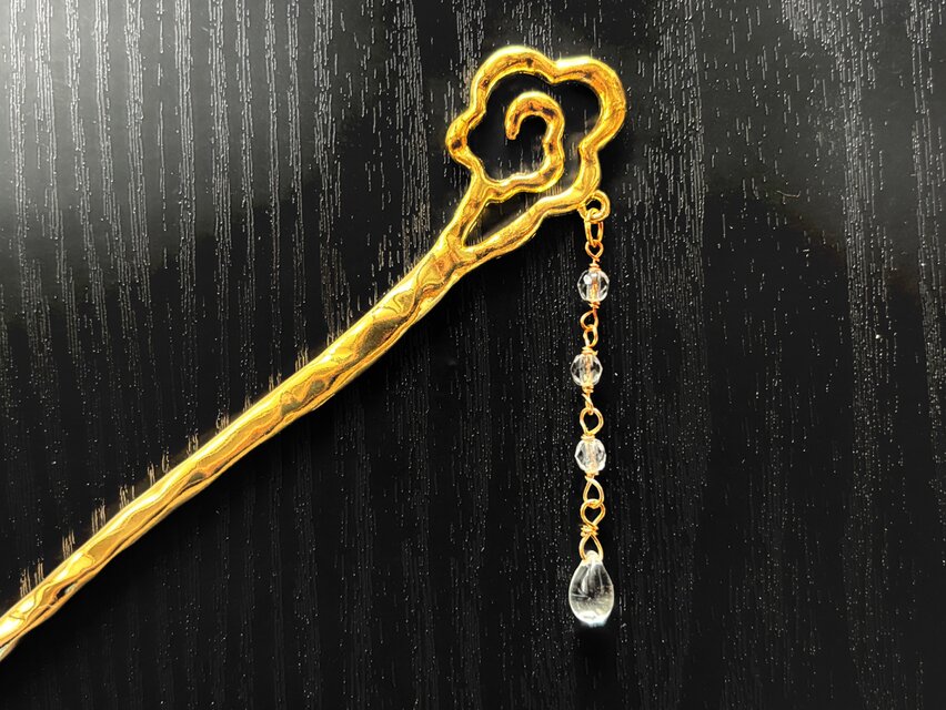 かんざし　雲と雨の雫の簪　ゴールド　一本挿し　一本簪　夏　シズク　しずく　シンプル　普段使い　長い　長め　梅雨