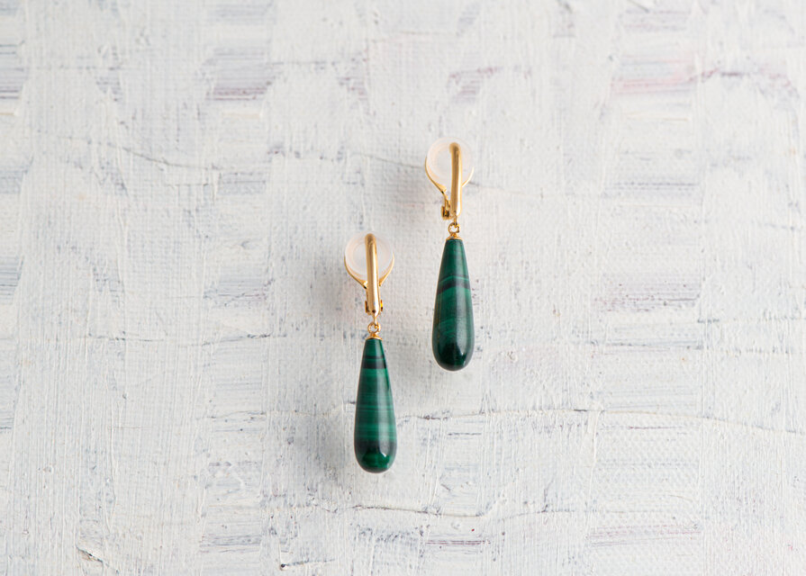 Pince(パンス）モード感なマラカイトの揺れるシルバーイヤリング（YGコーティング）