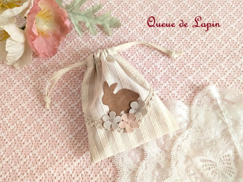可愛いうさぎとお花のミニ巾着（ベージュ）