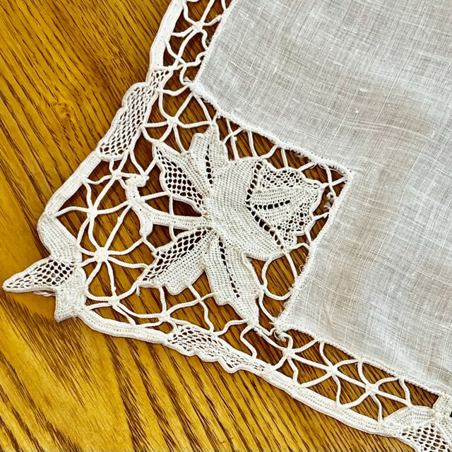 ★アンティーク*フランス*カットワーク手刺繍テーブルセンター★キューピット file.jpg