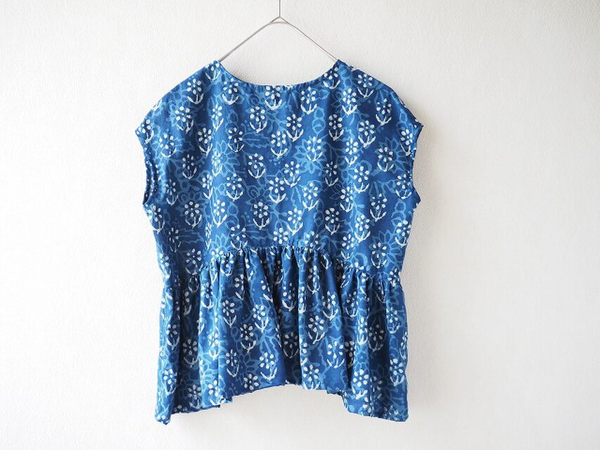 砂漠の青・木版更紗のペプラムブラウス