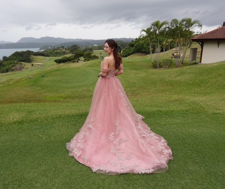 実例写真！カラードレス ピンク 取り外しオフショルダー 花柄の