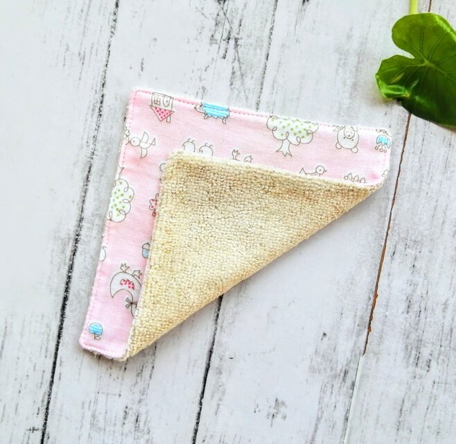 アヒルと熊とキツネ　ガーゼハンカチ　ハンカチタオル　15cm角　ダブルガーゼ　ピンク　マイクロファイバー　名入れ　ループ