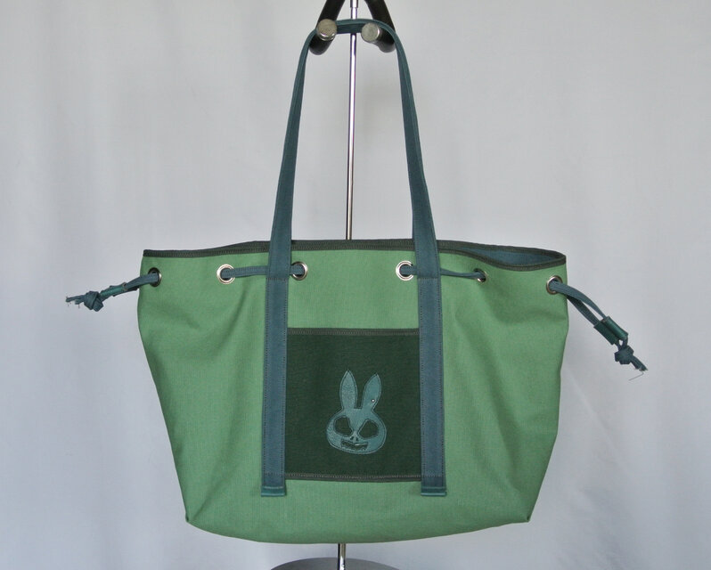 うさぎスカル、グリーンの帆布のトートバック。