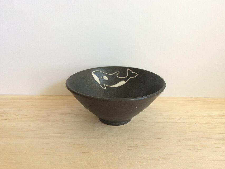 浅茶碗（シャチ） | iichi 日々の暮らしを心地よくする
