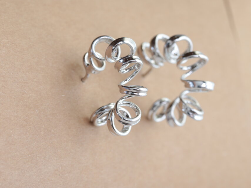 錫のピアス TOLOLY めぐるs | iichi 日々の暮らしを心地よくする