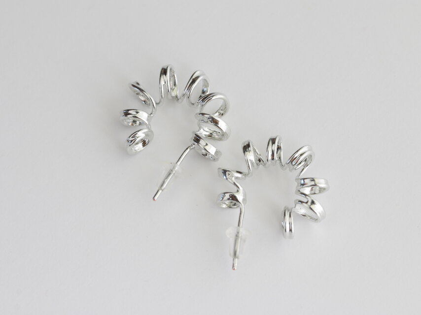 錫のピアス TOLOLY めぐるs | iichi 日々の暮らしを心地よくする