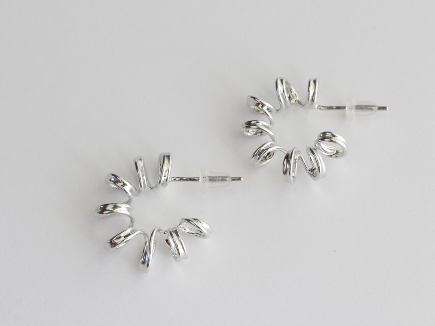 錫のピアス TOLOLY めぐるs | iichi 日々の暮らしを心地よくする