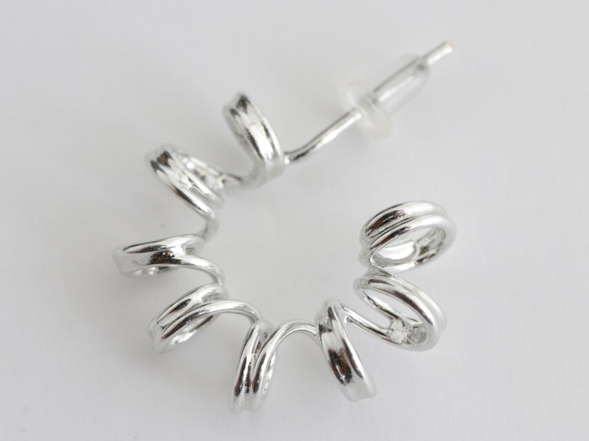 錫のピアス TOLOLY めぐるs | iichi 日々の暮らしを心地よくする