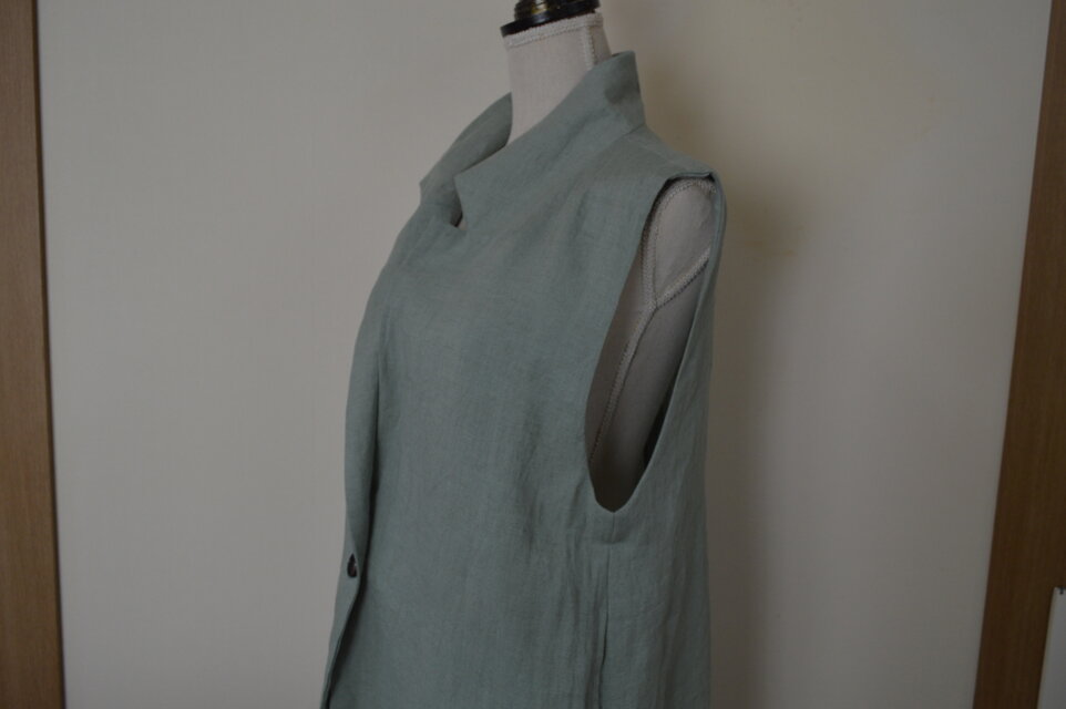 秋になったら！「テーラードカラーベスト」