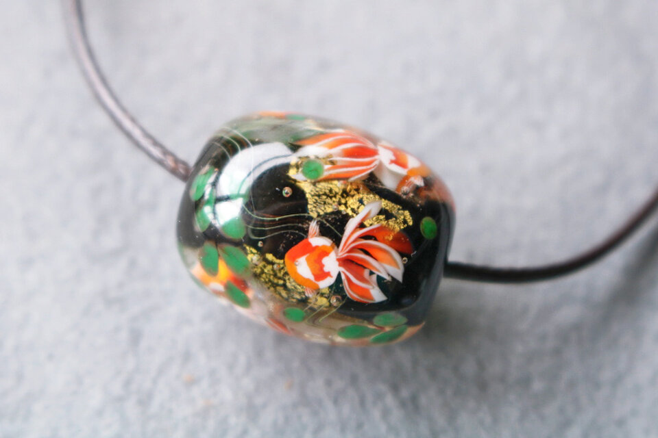 金魚のとんぼ玉（ガラス玉）金箔入り | iichi 日々の暮らしを