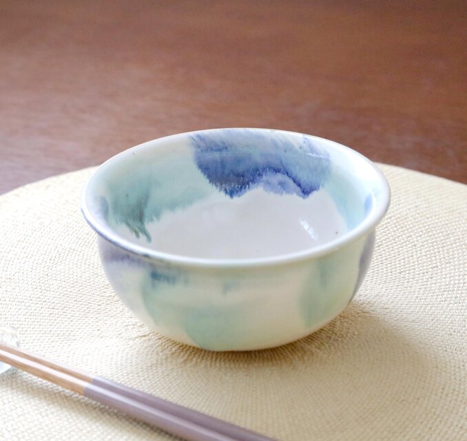 涼やかブルーグリーン にじみ模様の深丸鉢