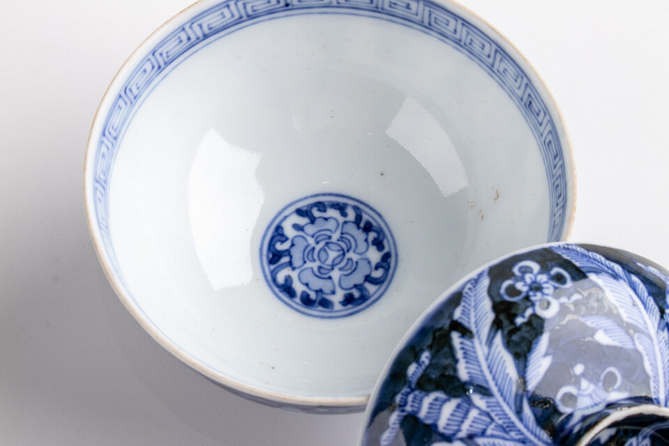 残り僅か 古伊万里 色絵染付蓋付茶碗2客 富貴長春 瓔珞文 飯椀