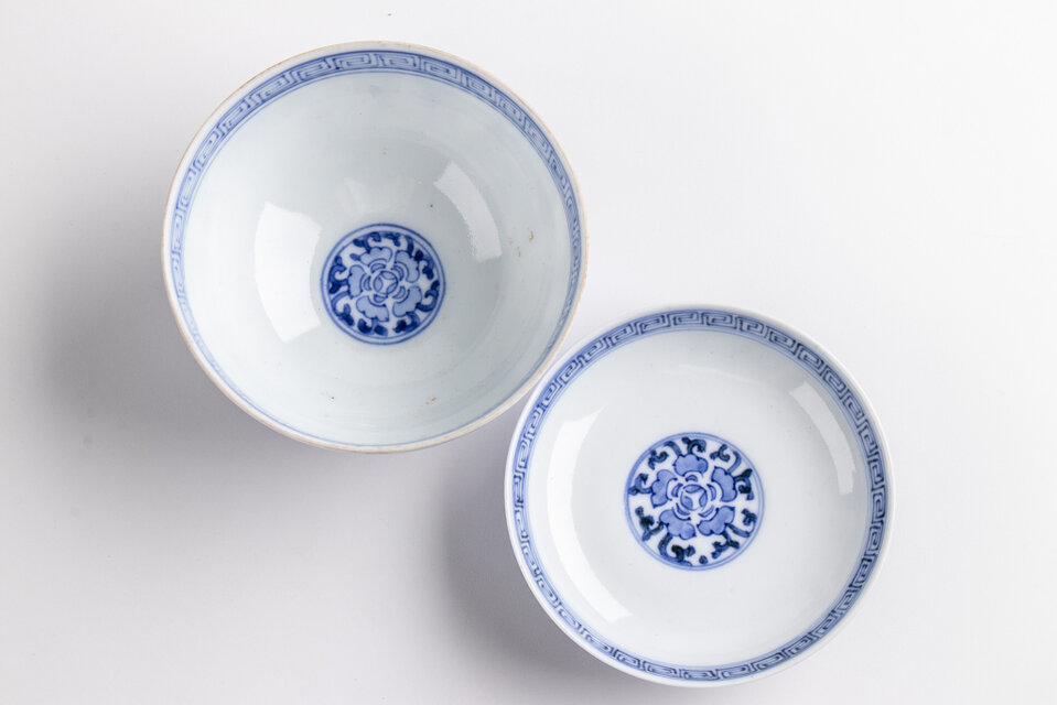 古伊万里 白抜き草花文 蓋茶碗 1客 江戸後期 E1275 | iichi 日々の
