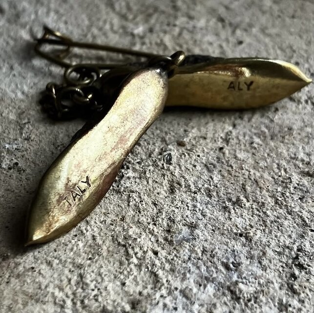 イタリア たぐいまれな彫金 靴のブローチ | iichi 日々の暮らしを