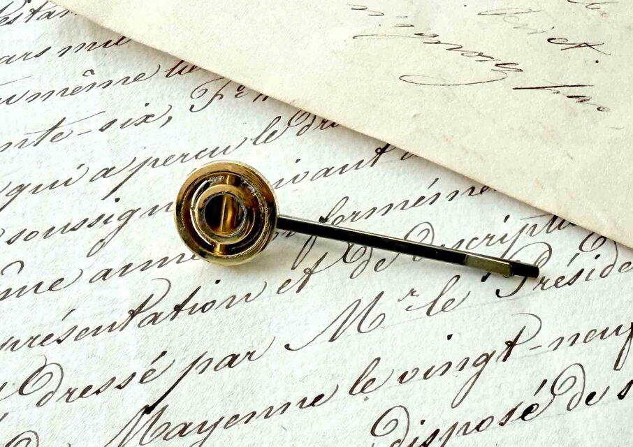 フランスアンティークボタンヘアピン／輪２つ模様