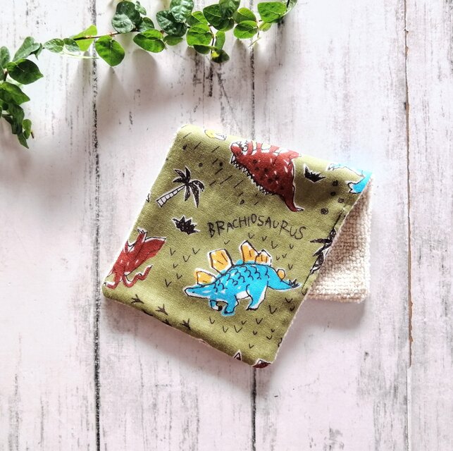恐竜　ハーフハンカチ　カーキ色　ガーゼハンカチタオル　ダブルガーゼ　名入れ
