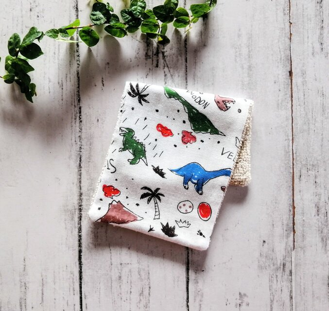 恐竜　ハーフハンカチ　白　ガーゼハンカチタオル　ダブルガーゼ　名入れ