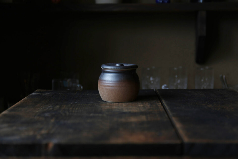 紅しょうがや佃煮、なめ茸、福神漬けなどのお漬物入れにおすすめ　お漬物甕（かめ）砂糖壺（小）鉄茶