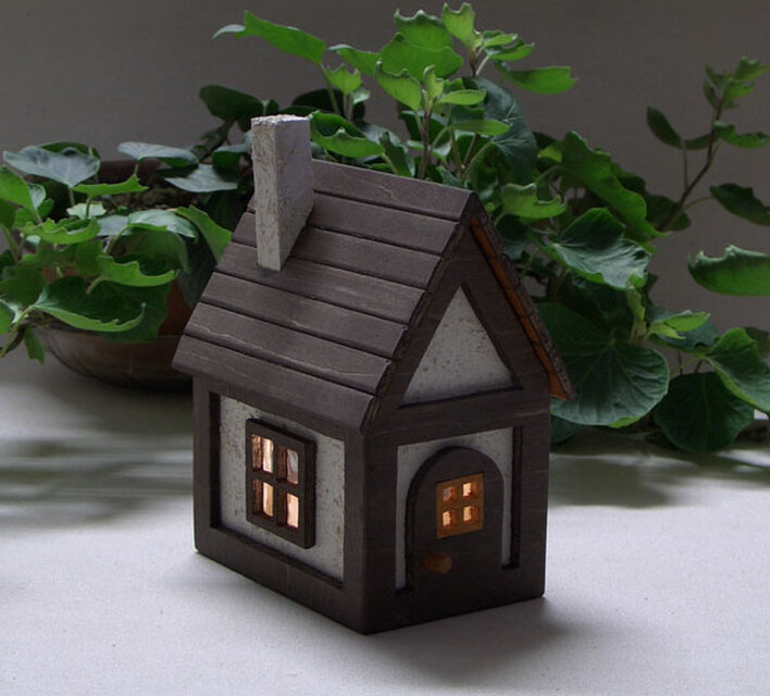 ハンドメイド★キャンドルライトを使った小さな家のランプ山小屋風