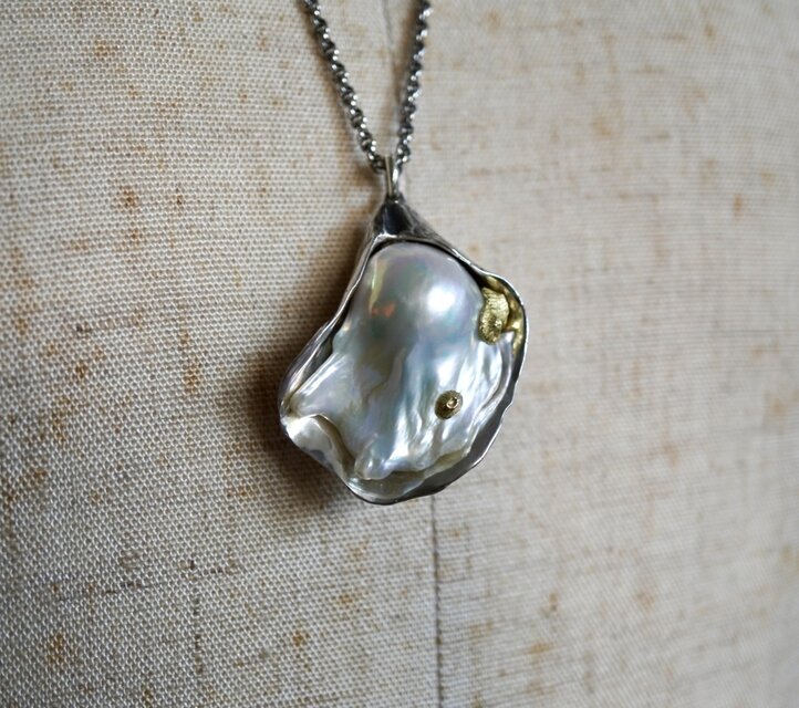 oyster baroque pearl “一筋縄ではいかない牡蠣”のnecklace | iichi