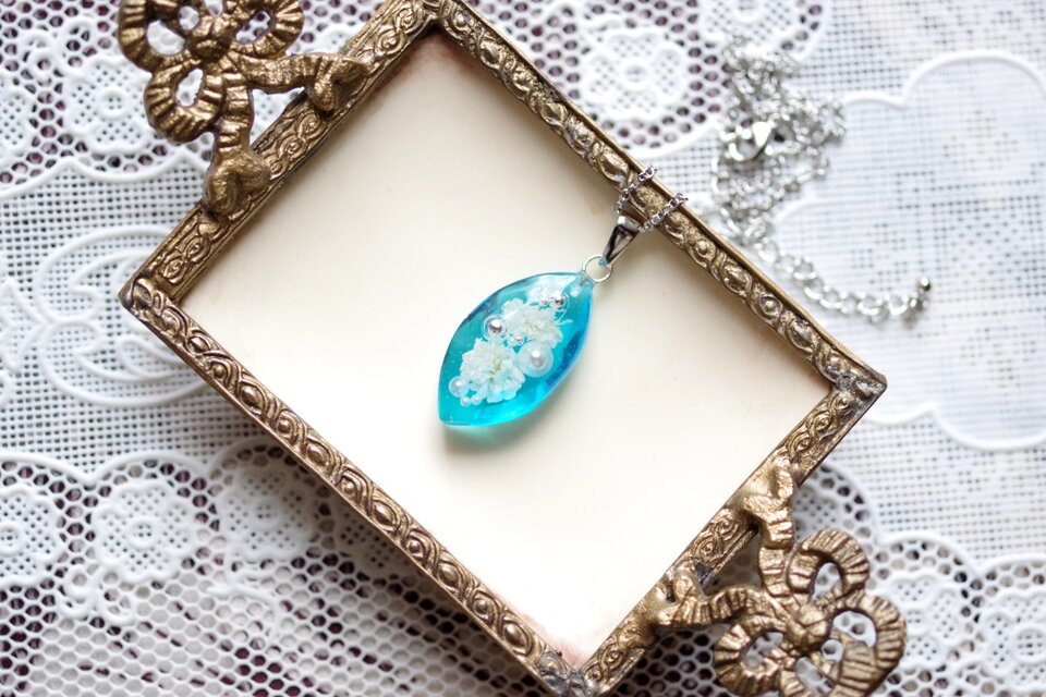 レジンアート　マーキスペンダント〈青き水の光〉