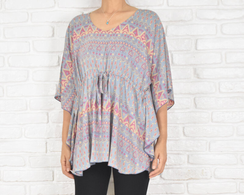 ＜夏のリゾートスタイル＞　ヴィンテージエスニック柄バタフライスリーブトップス　体型カバー✖涼感素材