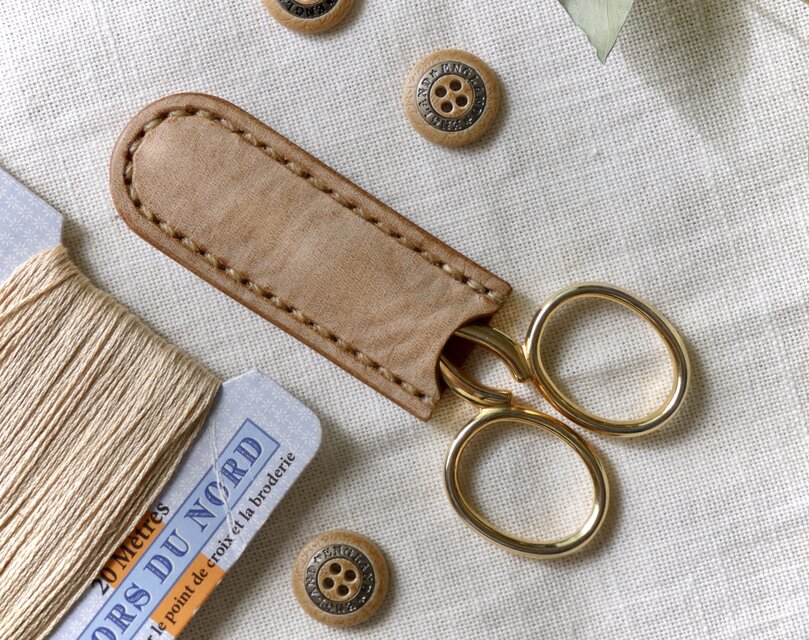 糸切りはさみケース／刺繍はさみカバー／ネイルシザー／革／ナチュラル