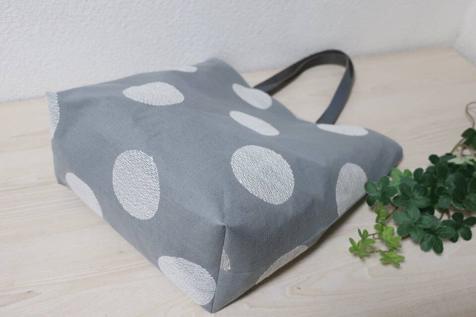ドット柄刺繡リネン＆コットントートバック | iichi 日々の暮らしを