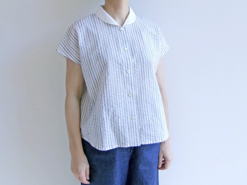 国産リップル生地のクレリックシャツ＊白＆ライトグレーの手描き風ストライプ柄