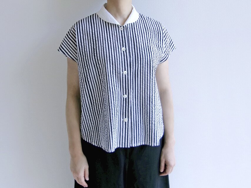 国産リップル生地のクレリックシャツ＊白＆黒の手描き風ストライプ柄