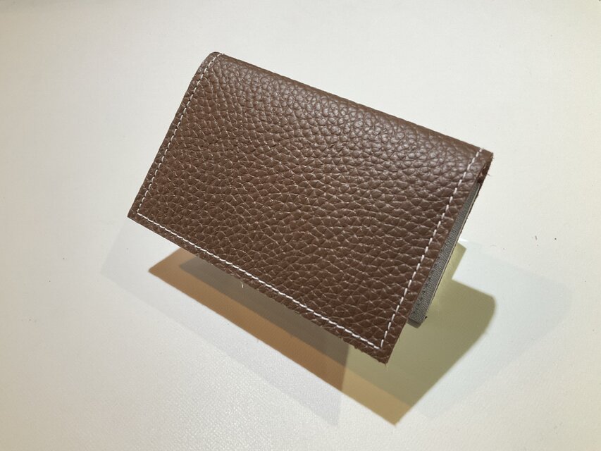 革靴の余り革で仕立てた一点物カードケース｜名刺入れにも　ダークブラウン/シルバー