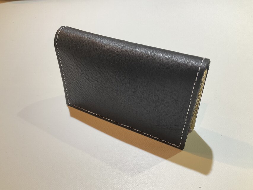 革靴の余り革で仕立てた一点物カードケース｜名刺入れにも　ブラック/ドット/ゴールド