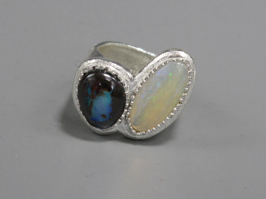 見た目が正反対