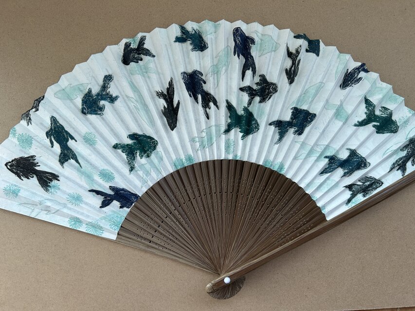 金魚アート - 金属製 今年のワイヤー金魚ちゃんはリアルよりに改良中でしたが、やっと