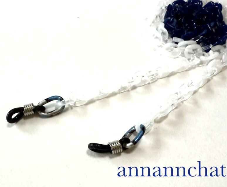 超軽　お洒落なグラデーション　アクリル　青・ネイビー　白　クリア　グラスコード