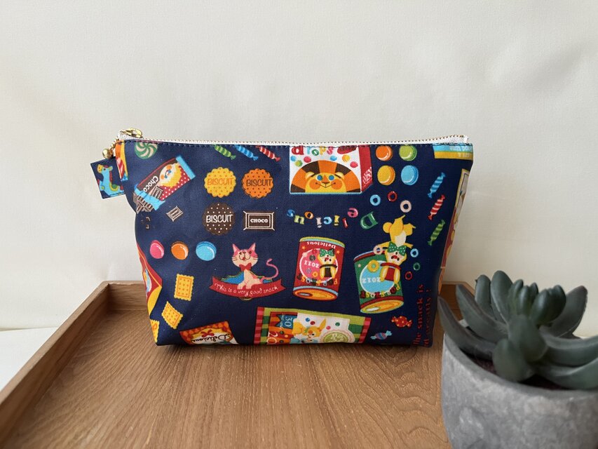 裏付き　ラミネートポーチ　ポップなお菓子