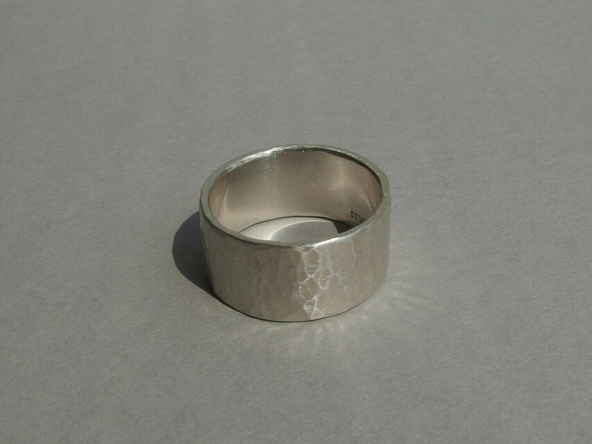 シルバーフラットリング 平打ち槌目 10㎜幅【silver】 | iichi 日々の 