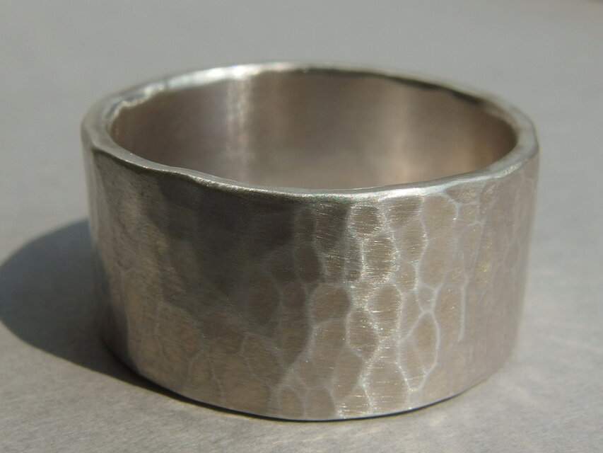 シルバーフラットリング 平打ち槌目 10㎜幅【silver】 | iichi