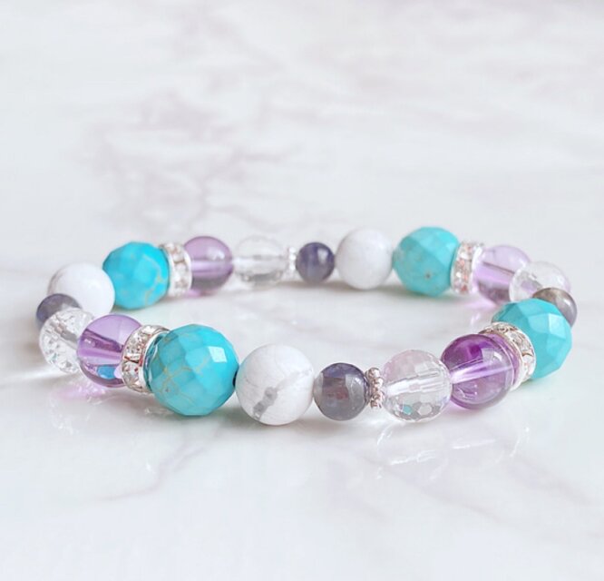 【再販4】爽やかな彩りと癒しを手元に♪ハウライトターコイズ（トルコ）・アメジスト 天然石ブレスレットNo158