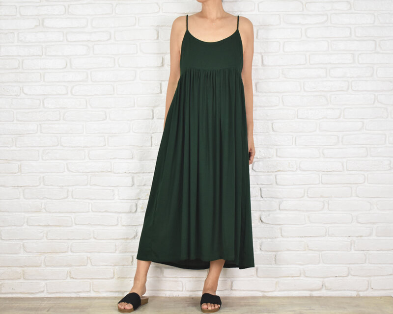 深みのある緑が魅力の、ボトルグリーン！アイランドキャミソールワンピース