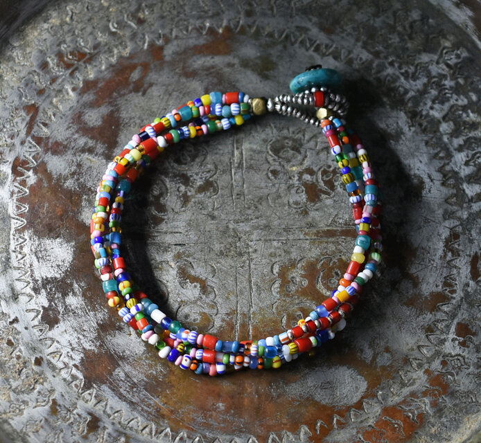 クリスマスビーズとホワイトハーツ、ターコイズブルーシェブロンビーズ