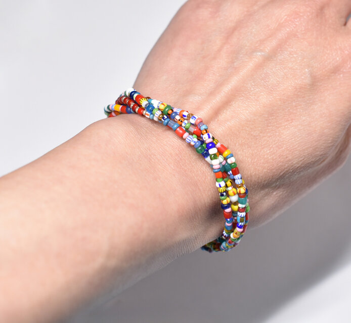 クリスマスビーズとホワイトハーツ、ターコイズブルーシェブロンビーズ