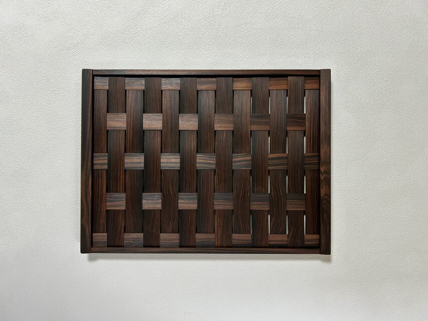 コクタン無垢材を天然オイルで仕上げたトレー