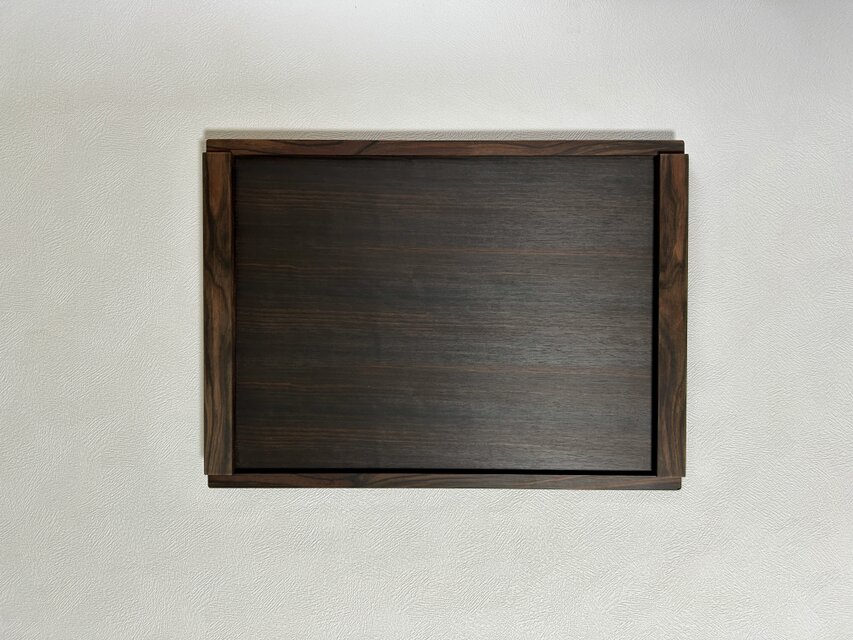 コクタン無垢材を天然オイルで仕上げたトレー